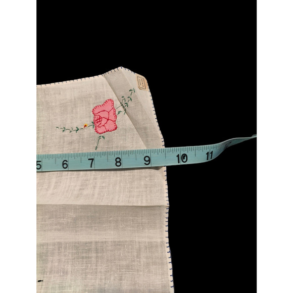 8 Vintage Hand Made Napkins & Matching Tablecloth - Picture 5 of 8